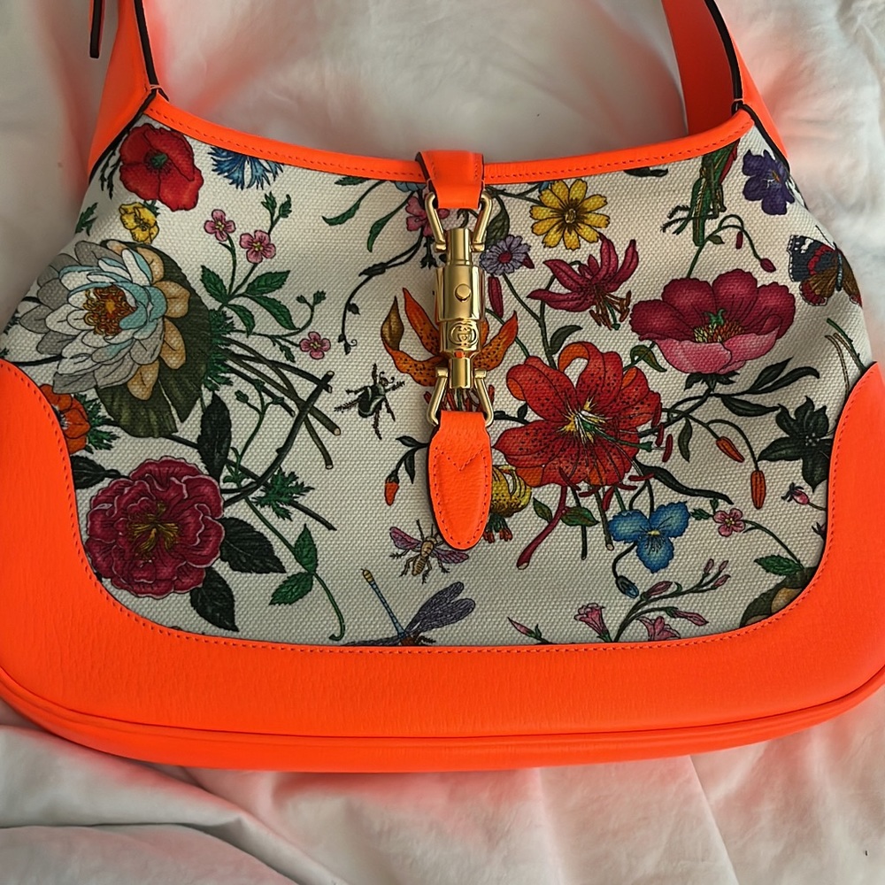 Authentic Gucci Purse - Picture 4 of 8
